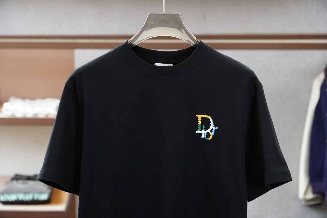 、Dior迪奥-2026春夏新款短袖，最经典净色通勤百搭帅气的圆领短袖打底衫 🦋📟🪆🌹🖖一贯的好版型 进