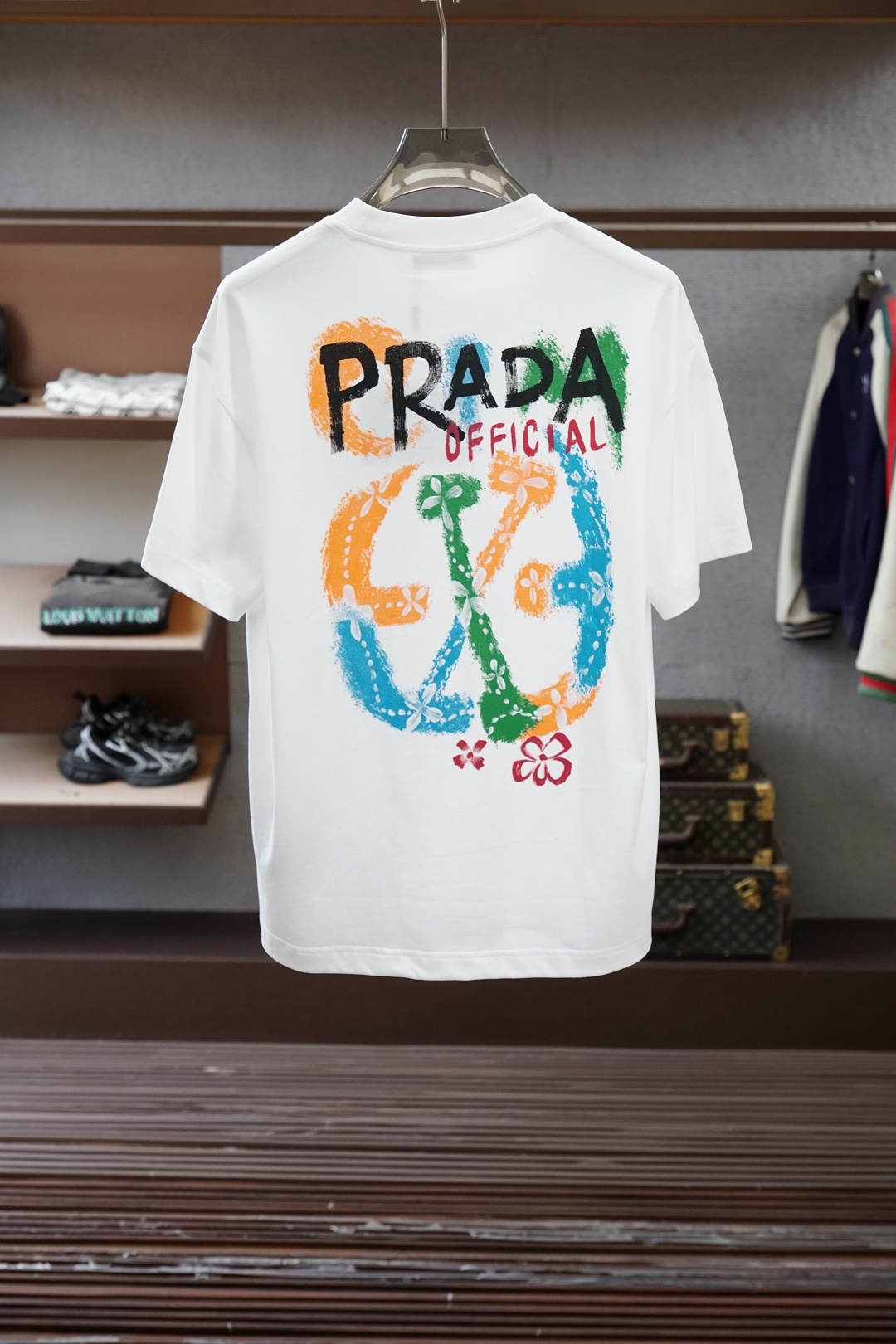 、Prada普拉达-2026春夏新款短袖，最经典净色通勤百搭帅气的圆领短袖打底衫 🦋📟🪆🌹🖖一贯的好版型