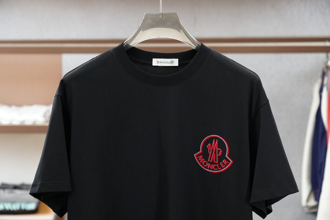 蒙口/2026春夏新款短袖，通勤百搭帅气的圆”领🦋📟🪆🌹🖖一贯的好版型 进口原版超细进口柔软丝光棉。面料