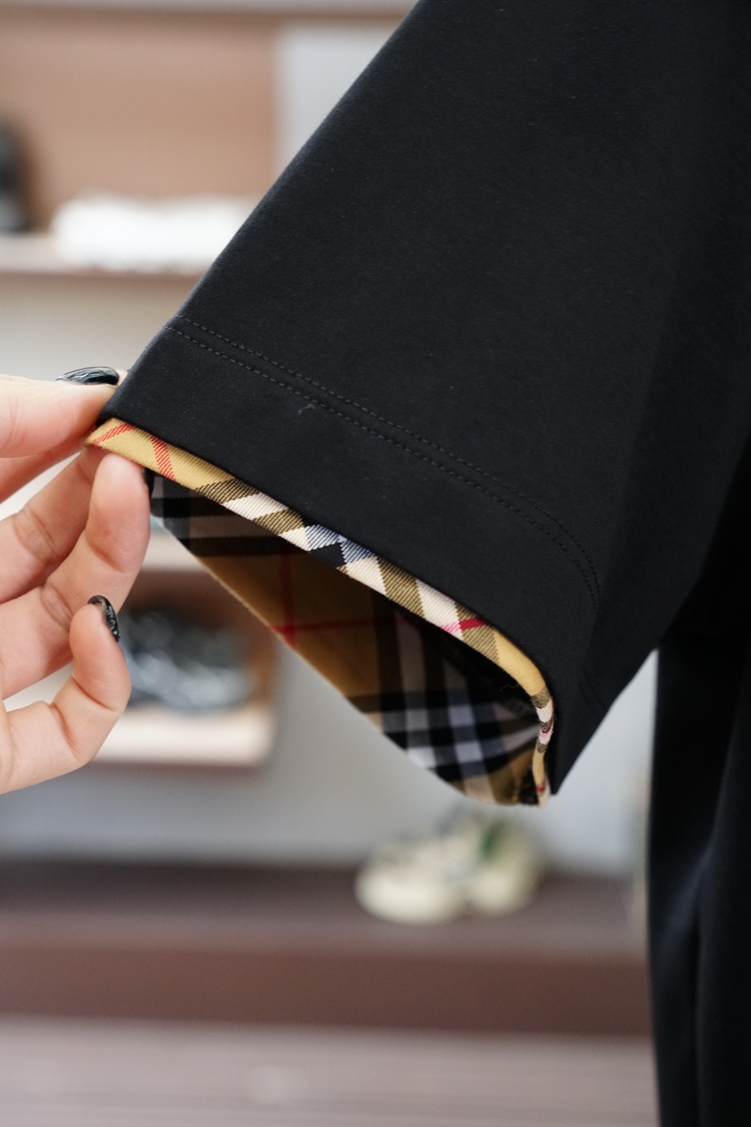 BBR巴宝莉-SS26春夏新品小胸前字母印花短袖，袖子拼接格子经典时尚T恤设计彰显品牌辨识度，采用高支数