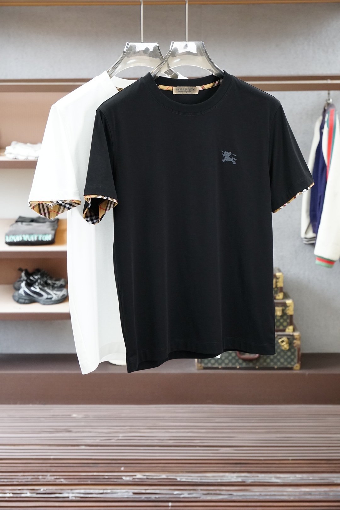 BBR巴宝莉-SS26春夏新品小胸前字母印花短袖，袖子拼接格子经典时尚T恤设计彰显品牌辨识度，采用高支数