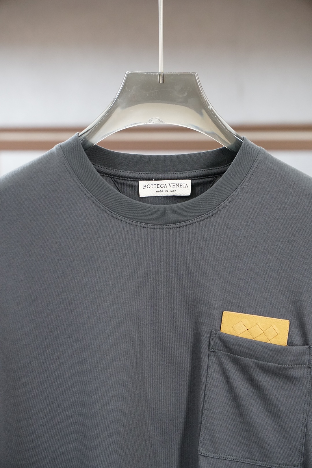 BV-2026在为夏日找不到兼具质感与舒适的上衣而烦恼？这🪬🌻🧀🪆🍌款男士圆领短袖衫，绝对是你的夏日救星