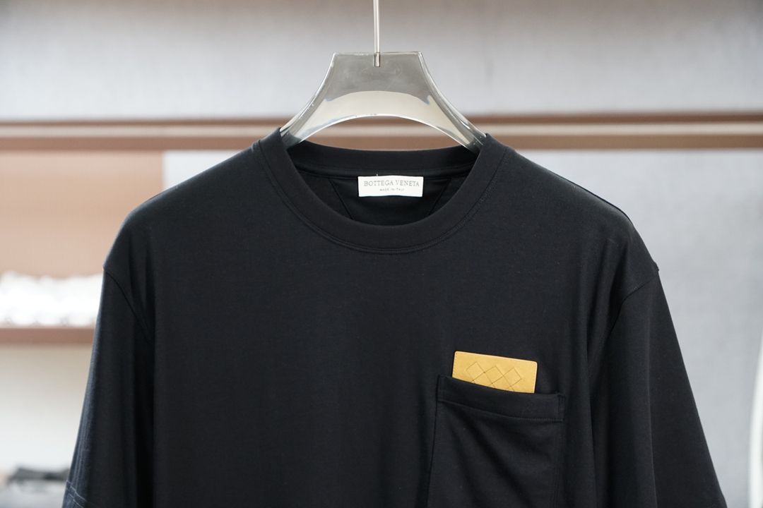 BV-2026在为夏日找不到兼具质感与舒适的上衣而烦恼？这🪬🌻🧀🪆🍌款男士圆领短袖衫，绝对是你的夏日救星