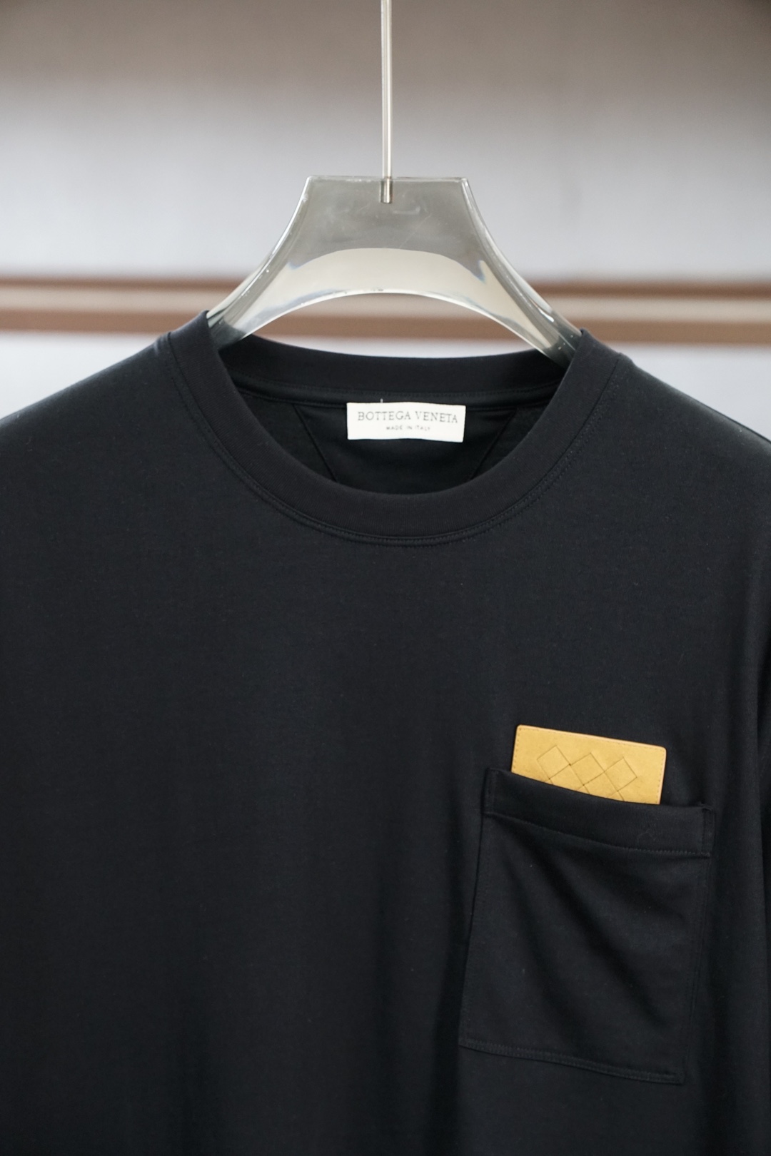 BV-2026在为夏日找不到兼具质感与舒适的上衣而烦恼？这🪬🌻🧀🪆🍌款男士圆领短袖衫，绝对是你的夏日救星