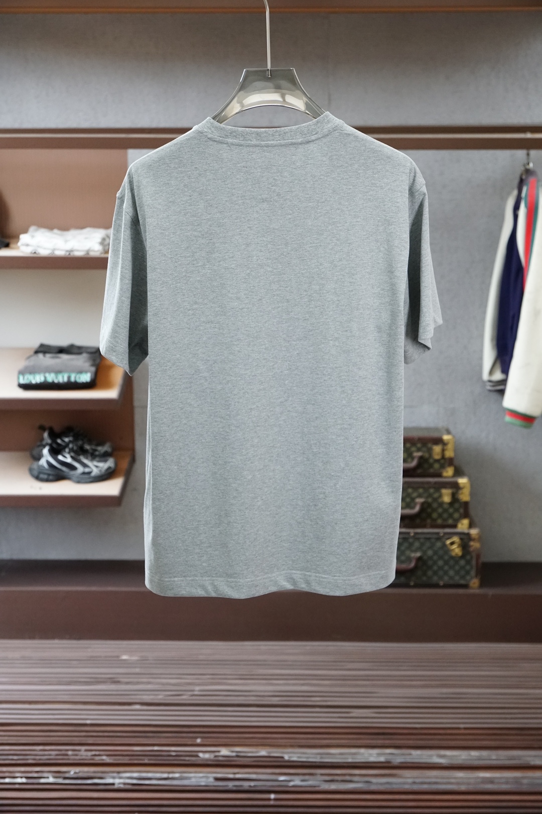 BV-2026在为夏日找不到兼具质感与舒适的上衣而烦恼？这🪬🌻🧀🪆🍌款男士圆领短袖衫，绝对是你的夏日救星