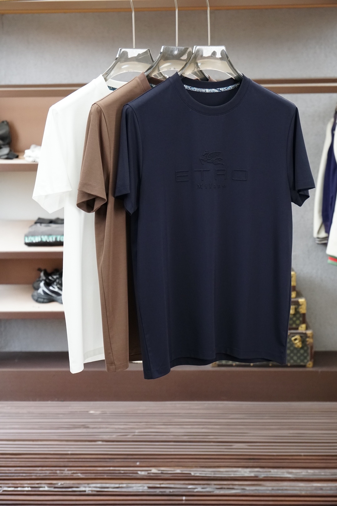 艾卓，ERTo-2026在为夏日找不到兼具质感与舒适的上衣而烦恼？这🪬🌻🧀🪆🍌款男士圆领短袖衫，绝对是你