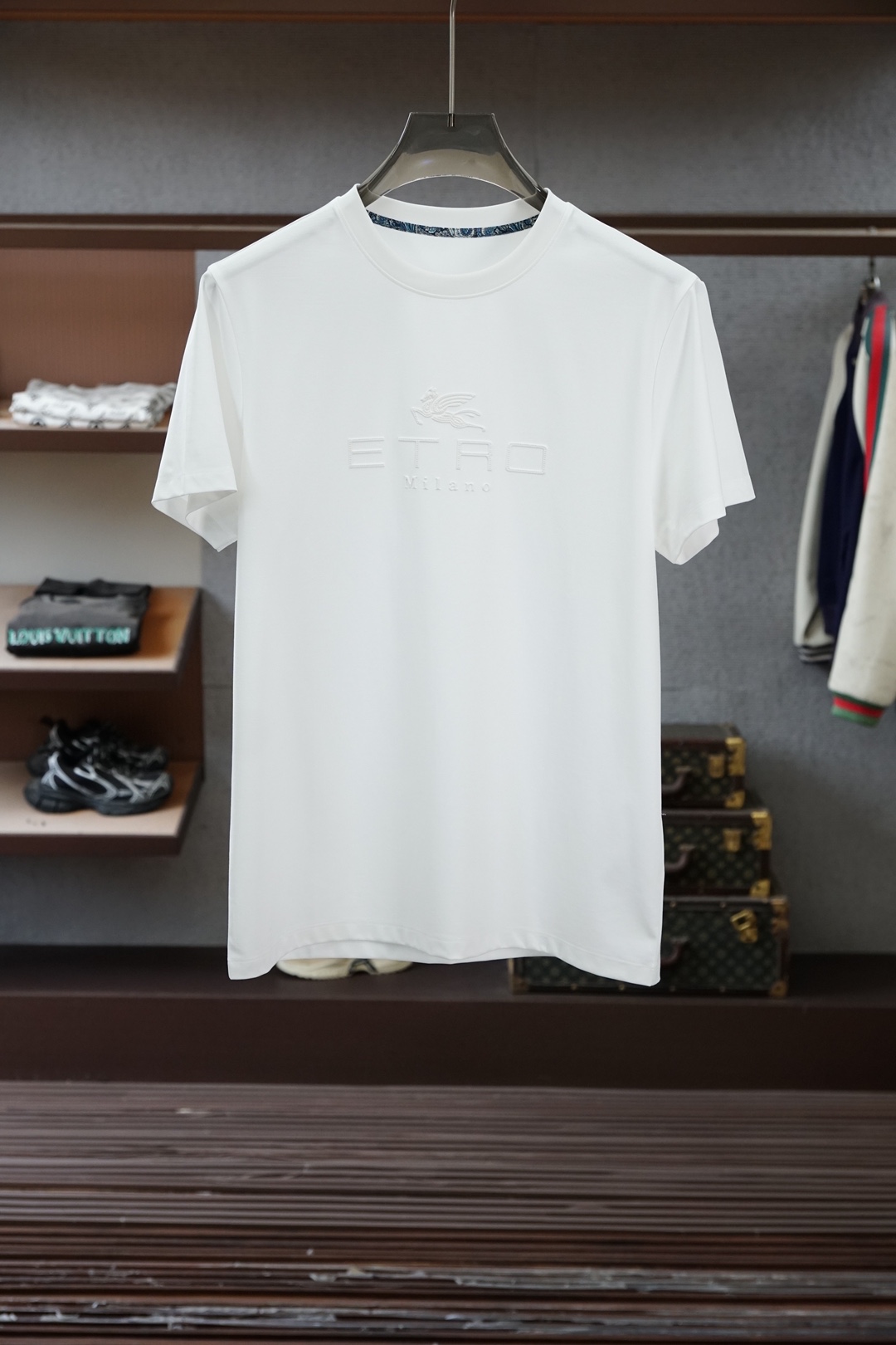 艾卓，ERTo-2026在为夏日找不到兼具质感与舒适的上衣而烦恼？这🪬🌻🧀🪆🍌款男士圆领短袖衫，绝对是你