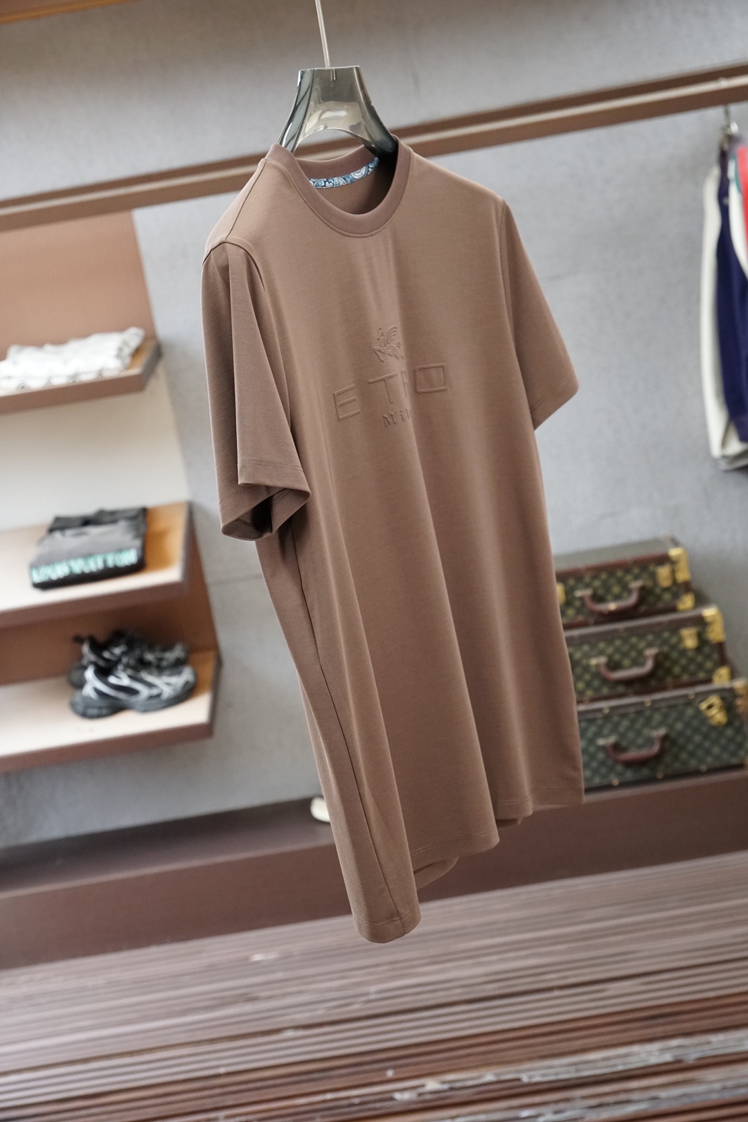 艾卓，ERTo-2026在为夏日找不到兼具质感与舒适的上衣而烦恼？这🪬🌻🧀🪆🍌款男士圆领短袖衫，绝对是你