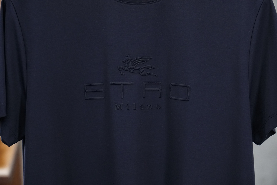 艾卓，ERTo-2026在为夏日找不到兼具质感与舒适的上衣而烦恼？这🪬🌻🧀🪆🍌款男士圆领短袖衫，绝对是你