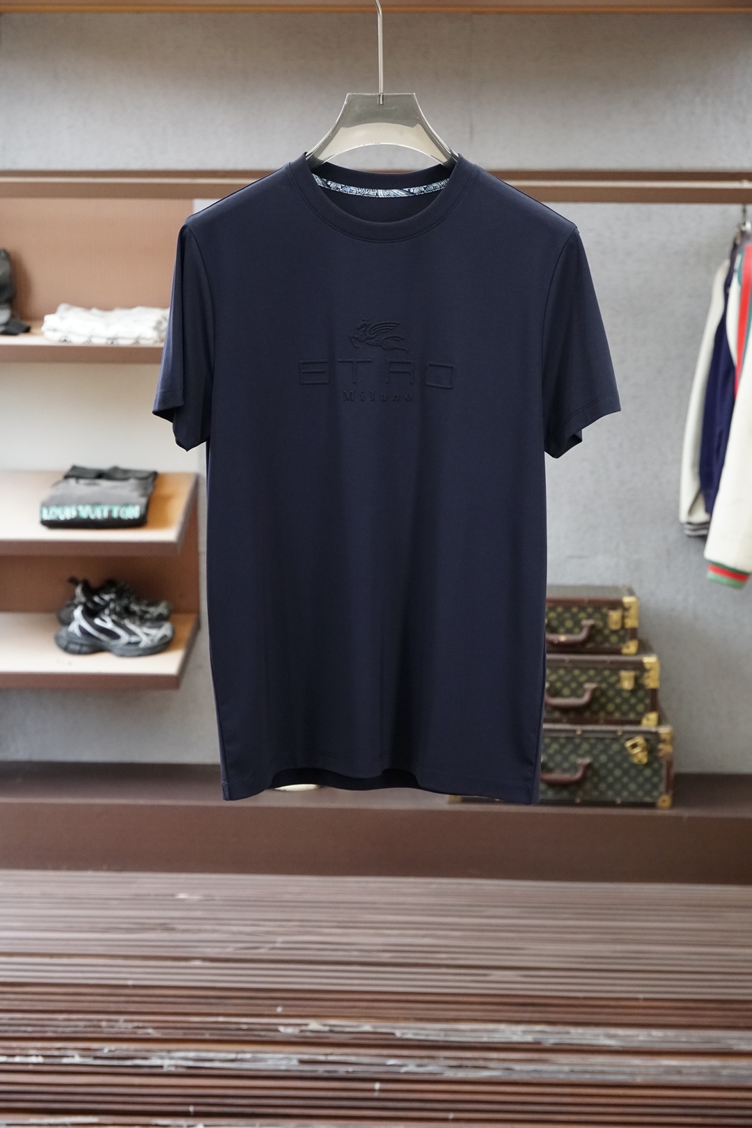 艾卓，ERTo-2026在为夏日找不到兼具质感与舒适的上衣而烦恼？这🪬🌻🧀🪆🍌款男士圆领短袖衫，绝对是你