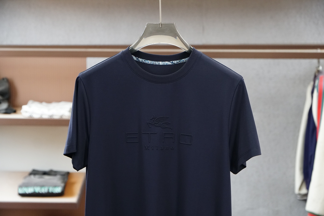 艾卓，ERTo-2026在为夏日找不到兼具质感与舒适的上衣而烦恼？这🪬🌻🧀🪆🍌款男士圆领短袖衫，绝对是你