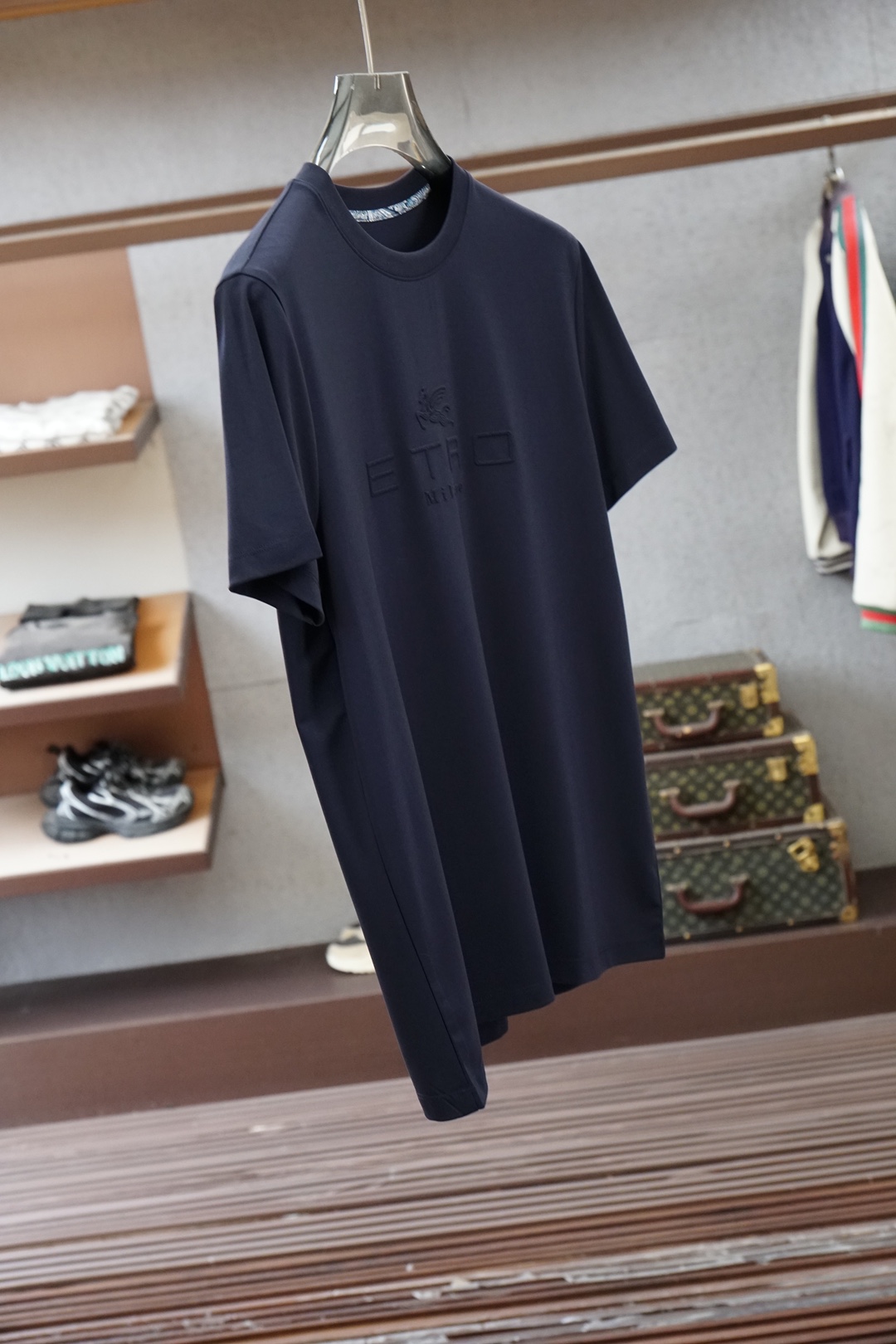 艾卓，ERTo-2026在为夏日找不到兼具质感与舒适的上衣而烦恼？这🪬🌻🧀🪆🍌款男士圆领短袖衫，绝对是你