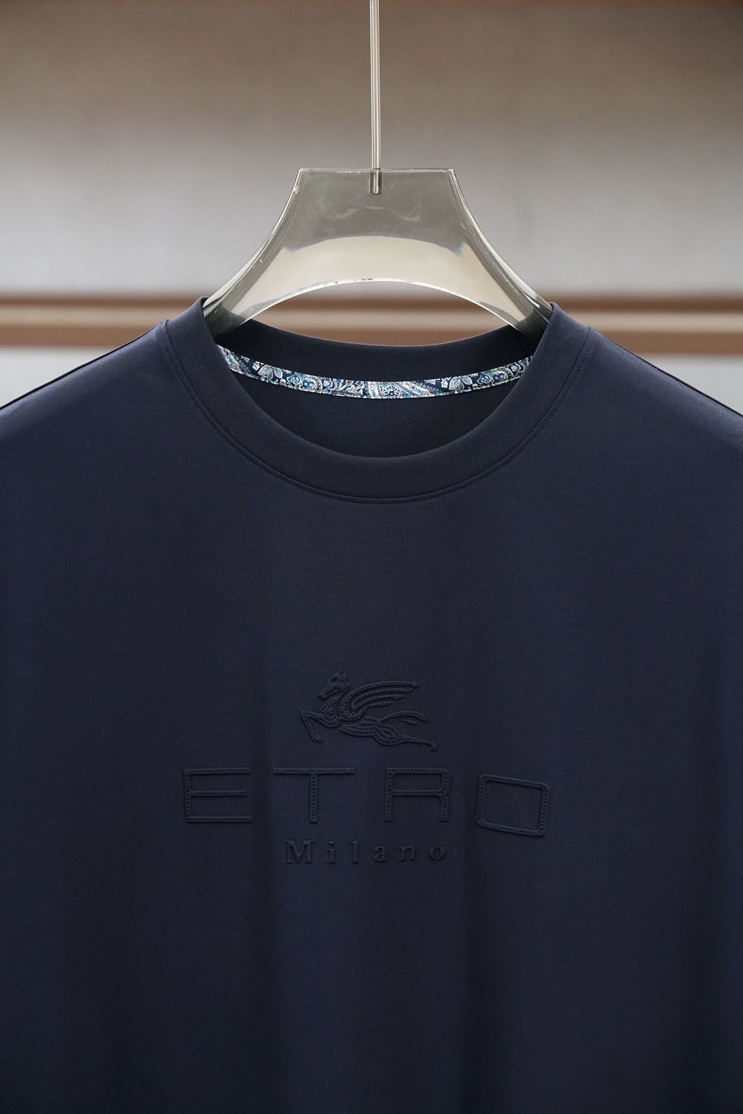 艾卓，ERTo-2026在为夏日找不到兼具质感与舒适的上衣而烦恼？这🪬🌻🧀🪆🍌款男士圆领短袖衫，绝对是你