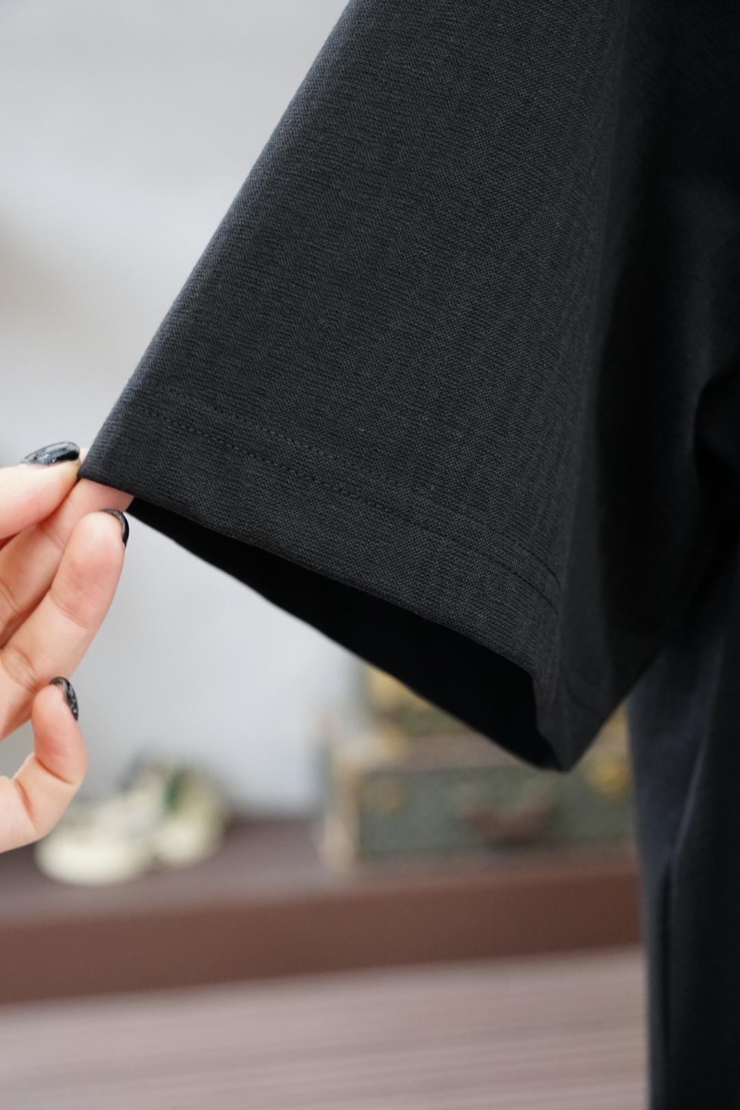 Y3-春夏系列新品🇨🇳🍌🌻🪬男士丝光平纹棉质短袖T恤，这款短袖体恤采用柔软的丝光面料制成，标准版型裁剪，