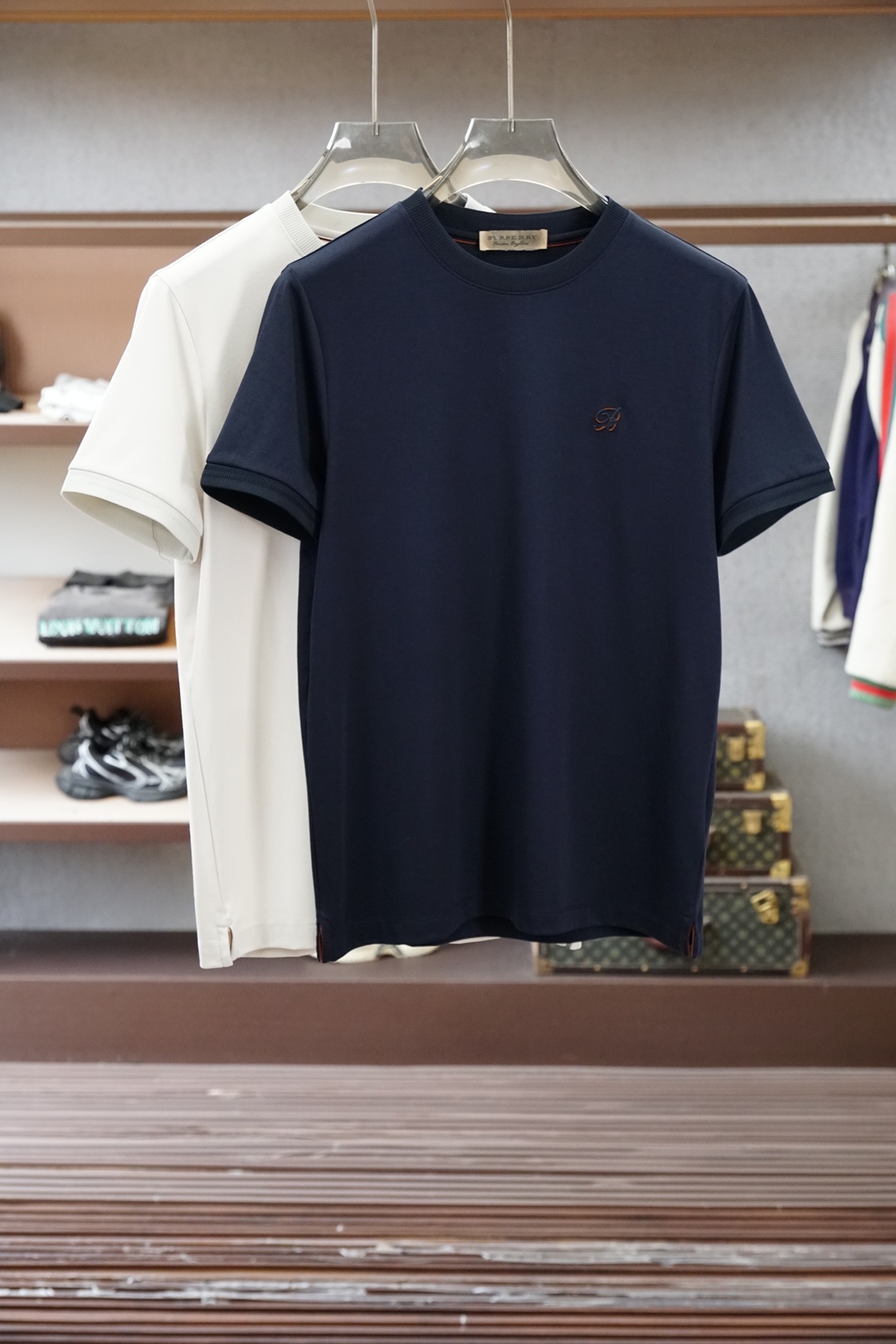 BBR巴宝莉/SS26春夏新品小胸前字母刺绣短袖T恤设计彰显品牌辨识度，采用高支数高密度80支双股丝光棉