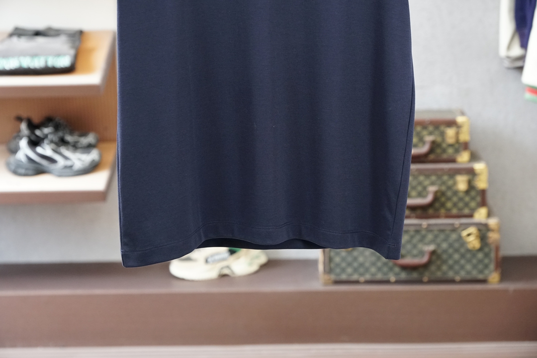 BC，SS26春夏新品小胸前字母印花短袖T恤设计彰显品牌辨识度，采用高支数高密度80支双股丝光棉，上身舒