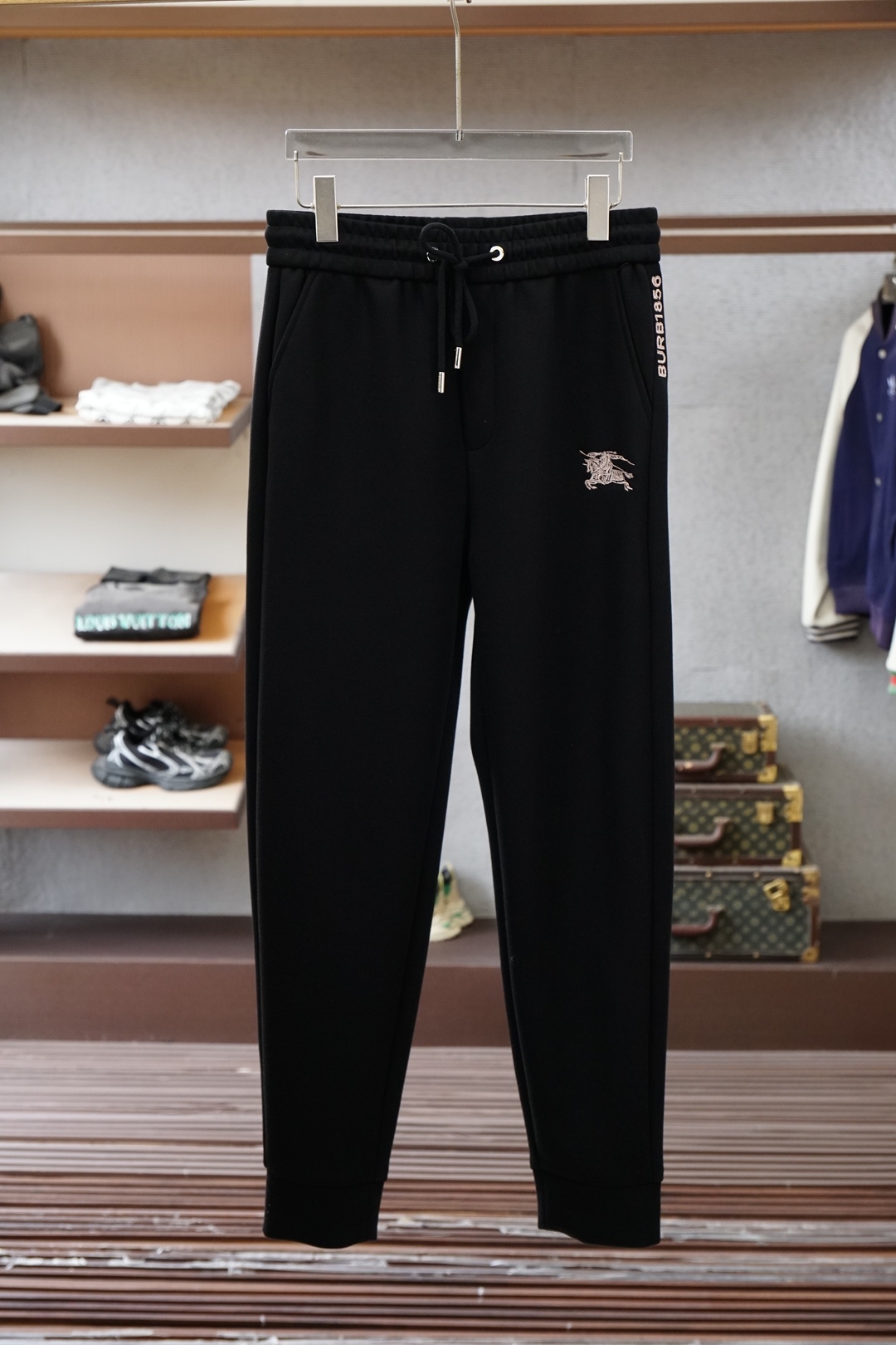 巴宝莉/2026早春束脚裤，🌟🌟男士精品休闲裤.意大利🇮🇹进口面料，最新款上身版型无敌正!绝对可以闭眼收