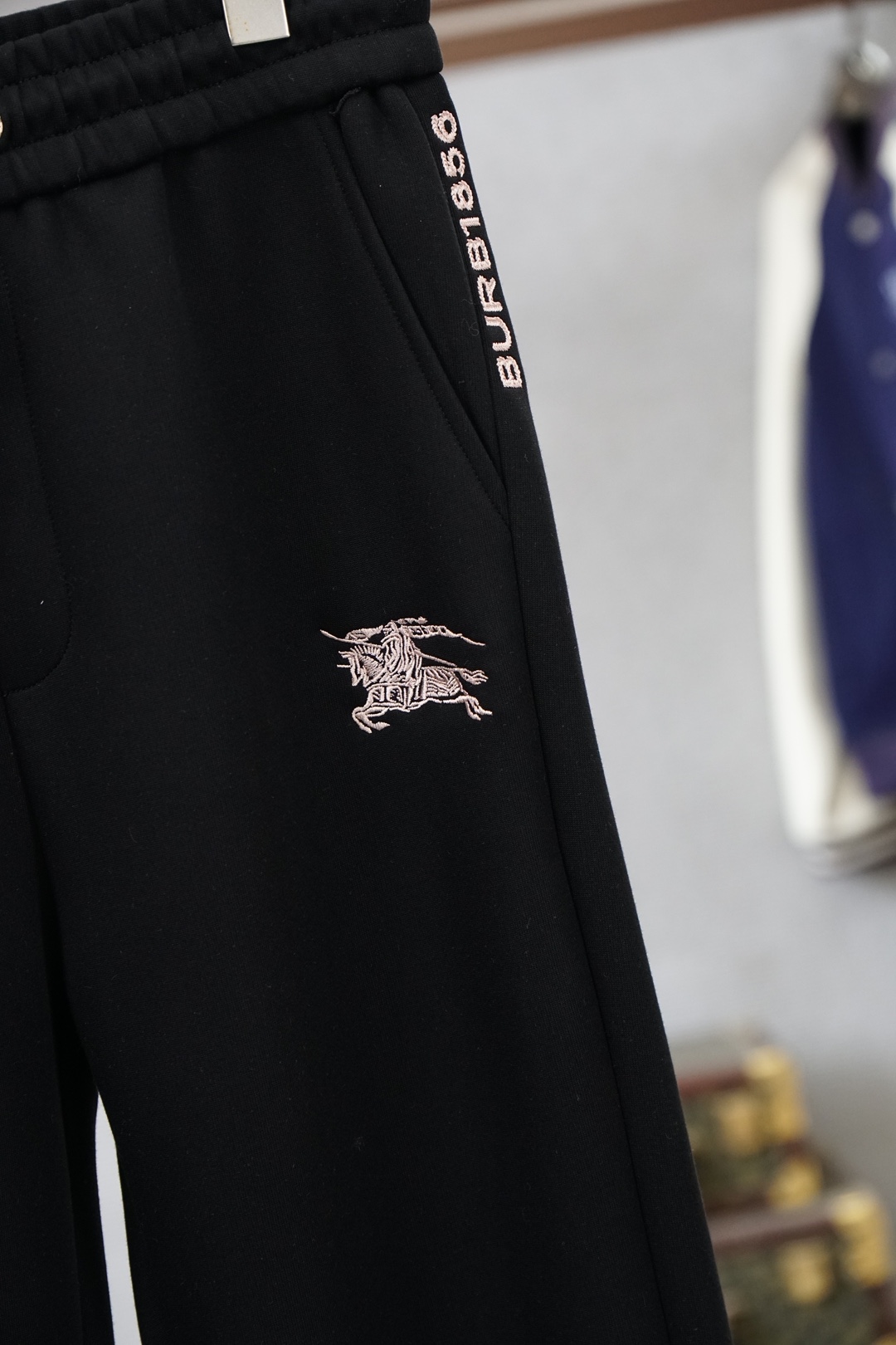 巴宝莉/2026早春束脚裤，🌟🌟男士精品休闲裤.意大利🇮🇹进口面料，最新款上身版型无敌正!绝对可以闭眼收