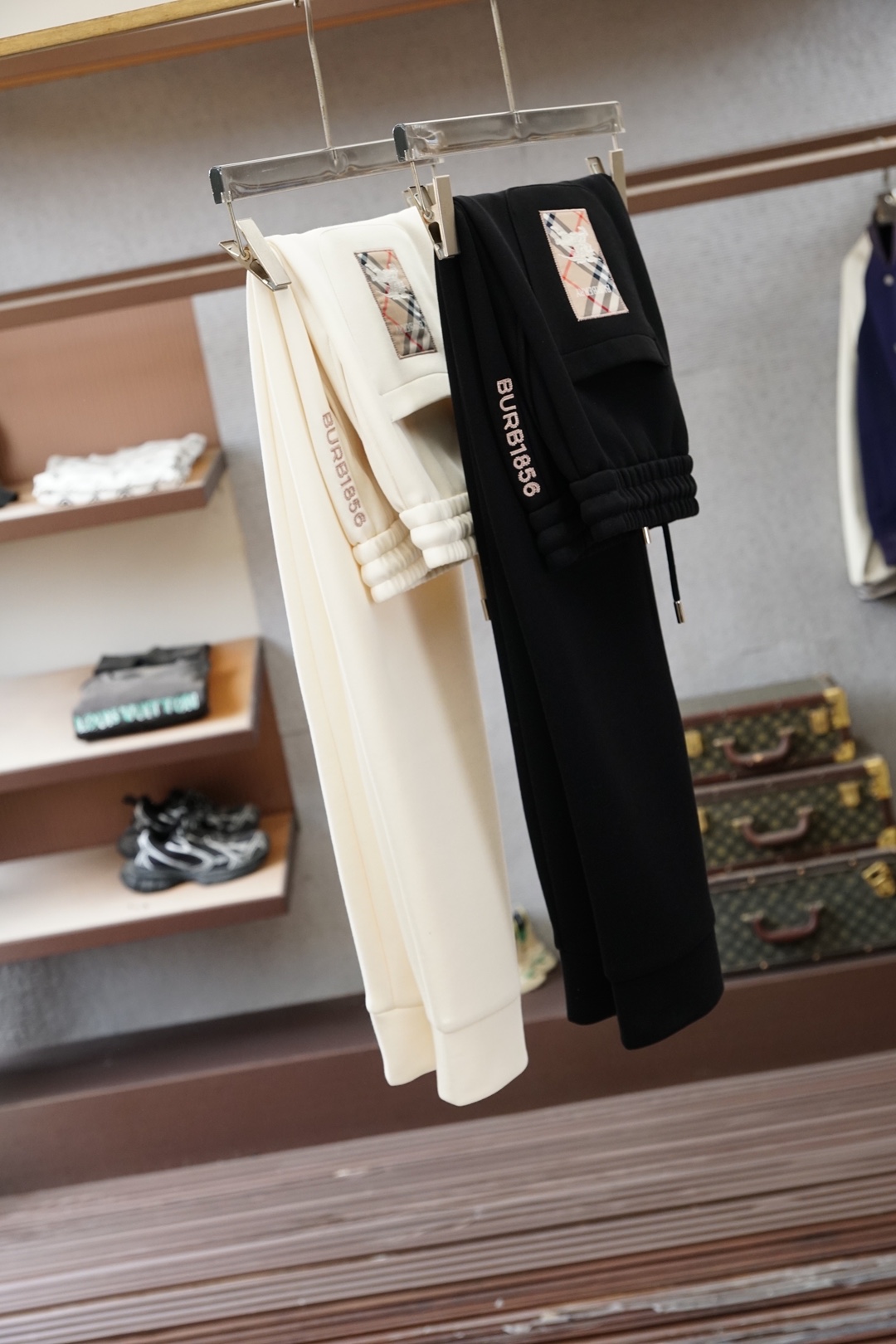 巴宝莉/2026早春束脚裤，🌟🌟男士精品休闲裤.意大利🇮🇹进口面料，最新款上身版型无敌正!绝对可以闭眼收