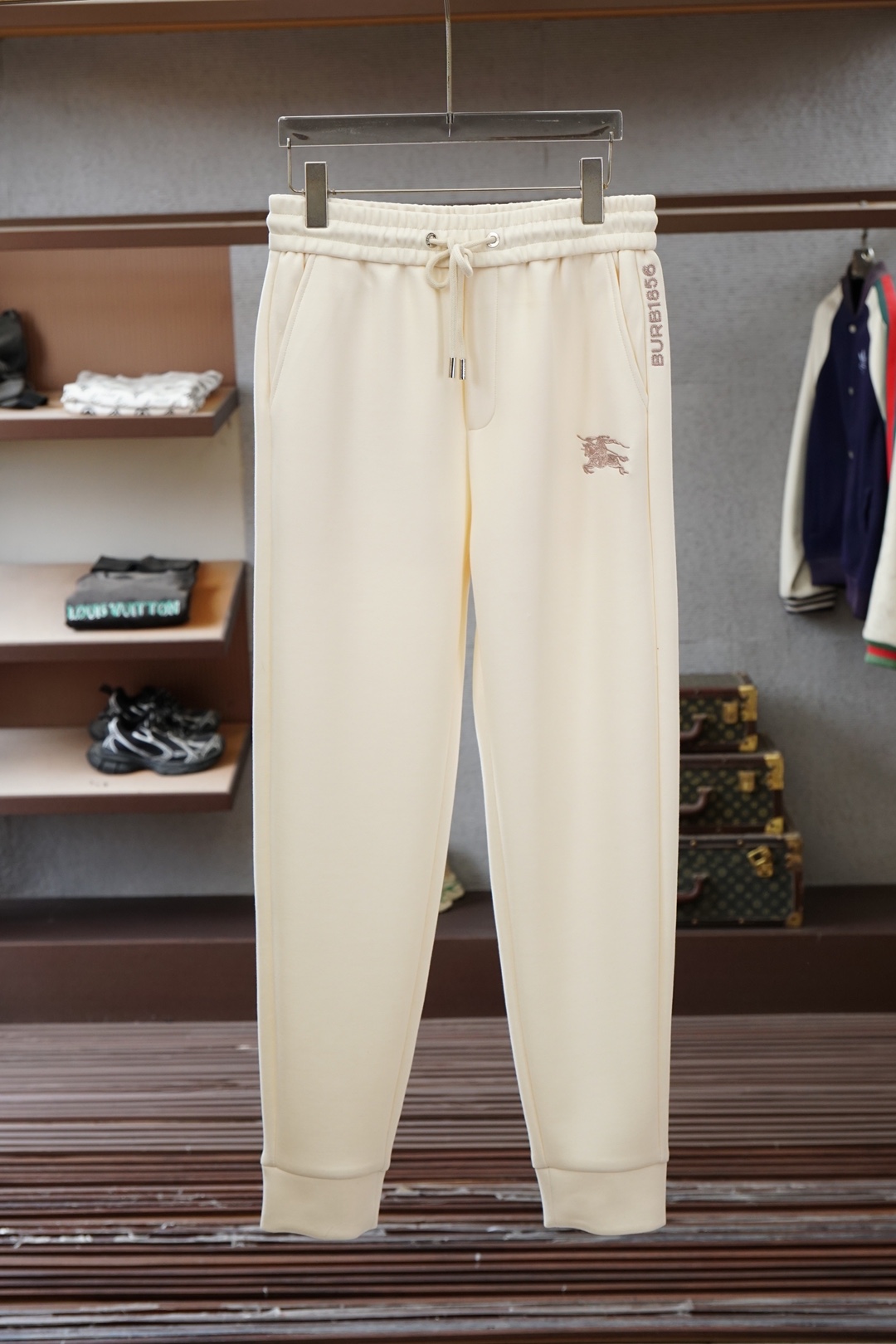 巴宝莉/2026早春束脚裤，🌟🌟男士精品休闲裤.意大利🇮🇹进口面料，最新款上身版型无敌正!绝对可以闭眼收