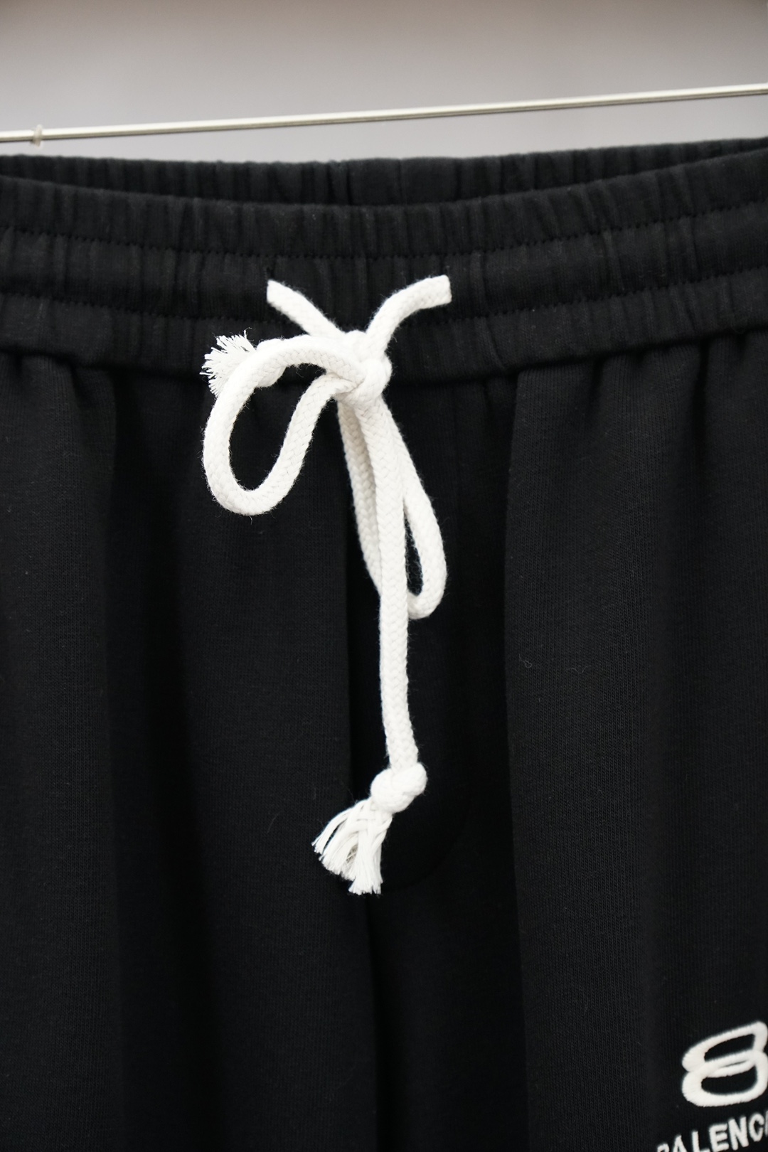 巴黎世家/2026早春直筒裤🌟🌟男士精品休闲裤.意大利🇮🇹进口面料，最新款上身版型无敌正!绝对可以闭眼收