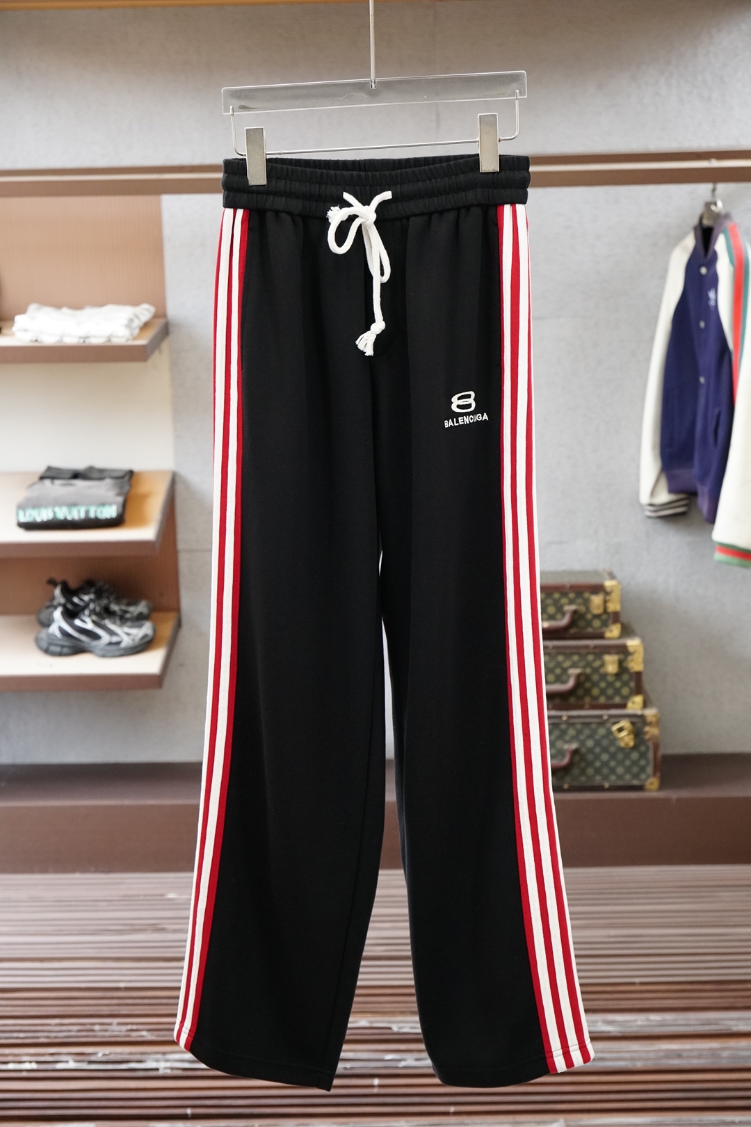 巴黎世家/2026早春直筒裤🌟🌟男士精品休闲裤.意大利🇮🇹进口面料，最新款上身版型无敌正!绝对可以闭眼收