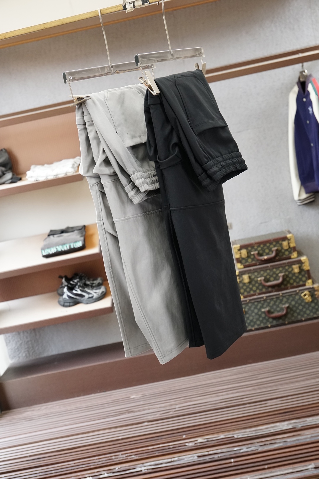 Prada普拉达2026早春直筒工装裤🌟🌟男士精品休闲裤.意大利🇮🇹进口面料，最新款上身版型无敌正!绝对