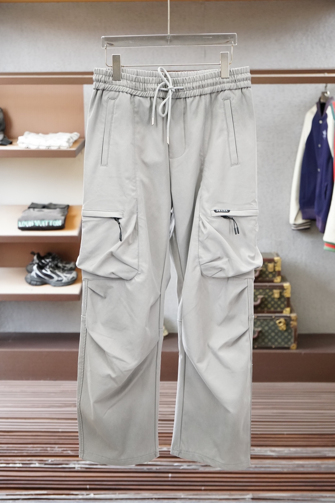 Prada普拉达2026早春直筒工装裤🌟🌟男士精品休闲裤.意大利🇮🇹进口面料，最新款上身版型无敌正!绝对