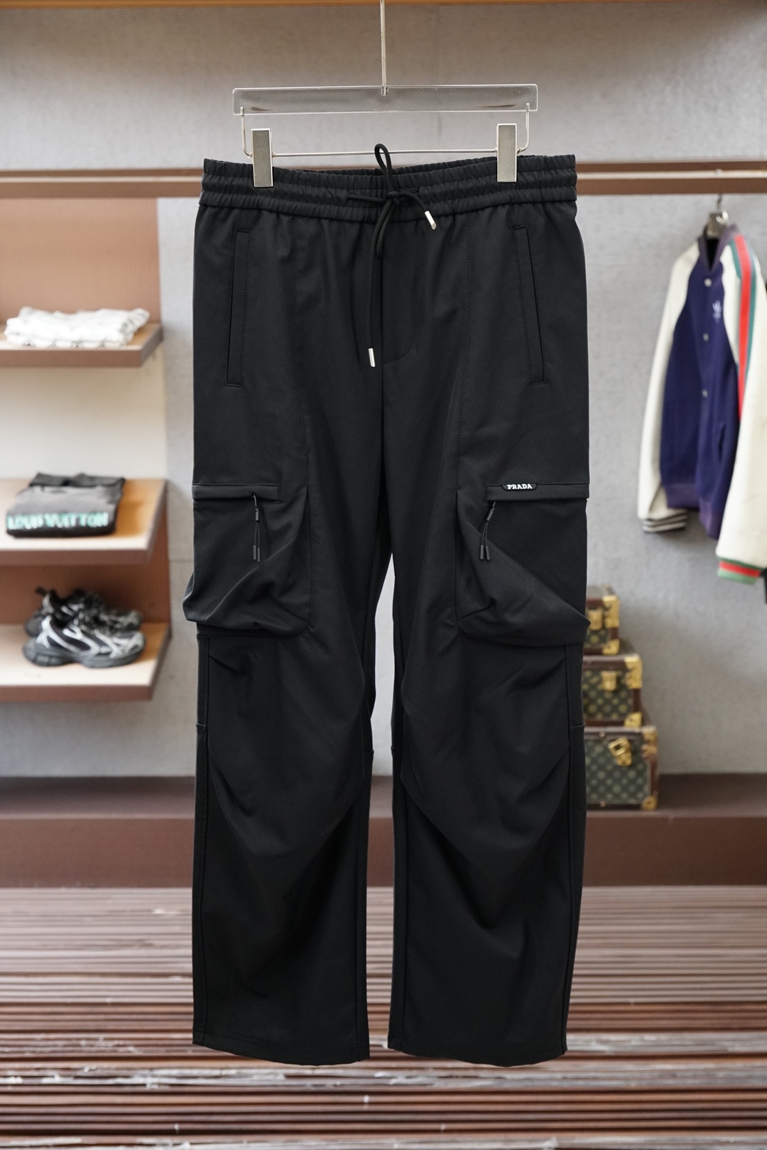 Prada普拉达2026早春直筒工装裤🌟🌟男士精品休闲裤.意大利🇮🇹进口面料，最新款上身版型无敌正!绝对