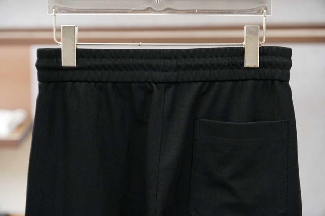 Prada普拉达/2026早春直筒裤🌟🌟男士精品休闲裤.意大利🇮🇹进口面料，最新款上身版型无敌正!绝对可