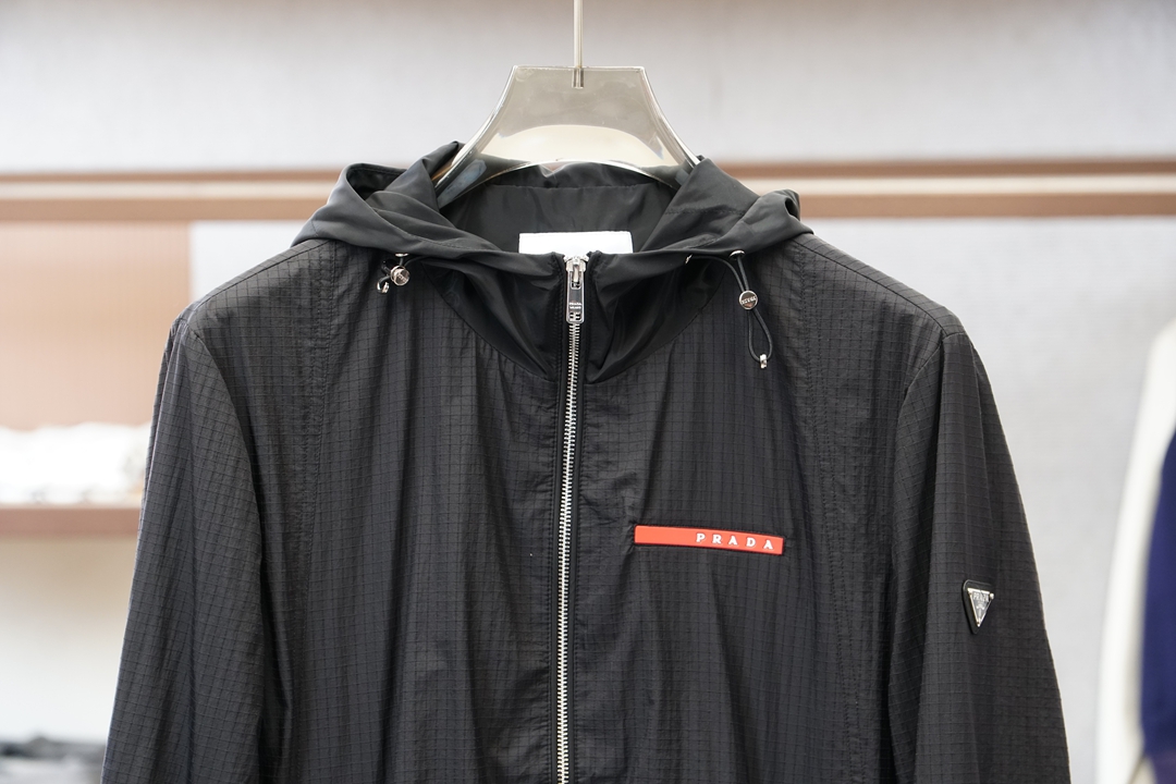 Prada普拉达/2026ss春季新款夹克外套全高端版本！高定专柜面料辅料，透气舒适度高，细节无可挑剔，