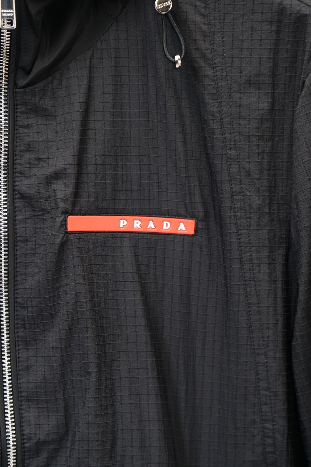 Prada普拉达/2026ss春季新款夹克外套全高端版本！高定专柜面料辅料，透气舒适度高，细节无可挑剔，