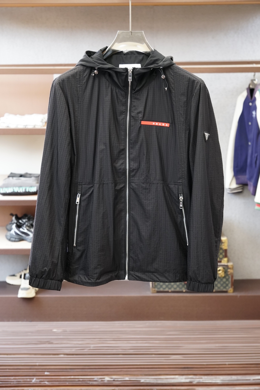 Prada普拉达/2026ss春季新款夹克外套全高端版本！高定专柜面料辅料，透气舒适度高，细节无可挑剔，