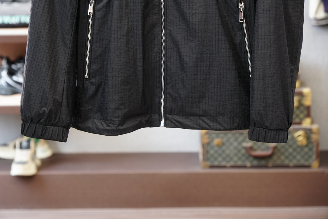 Prada普拉达/2026ss春季新款夹克外套全高端版本！高定专柜面料辅料，透气舒适度高，细节无可挑剔，