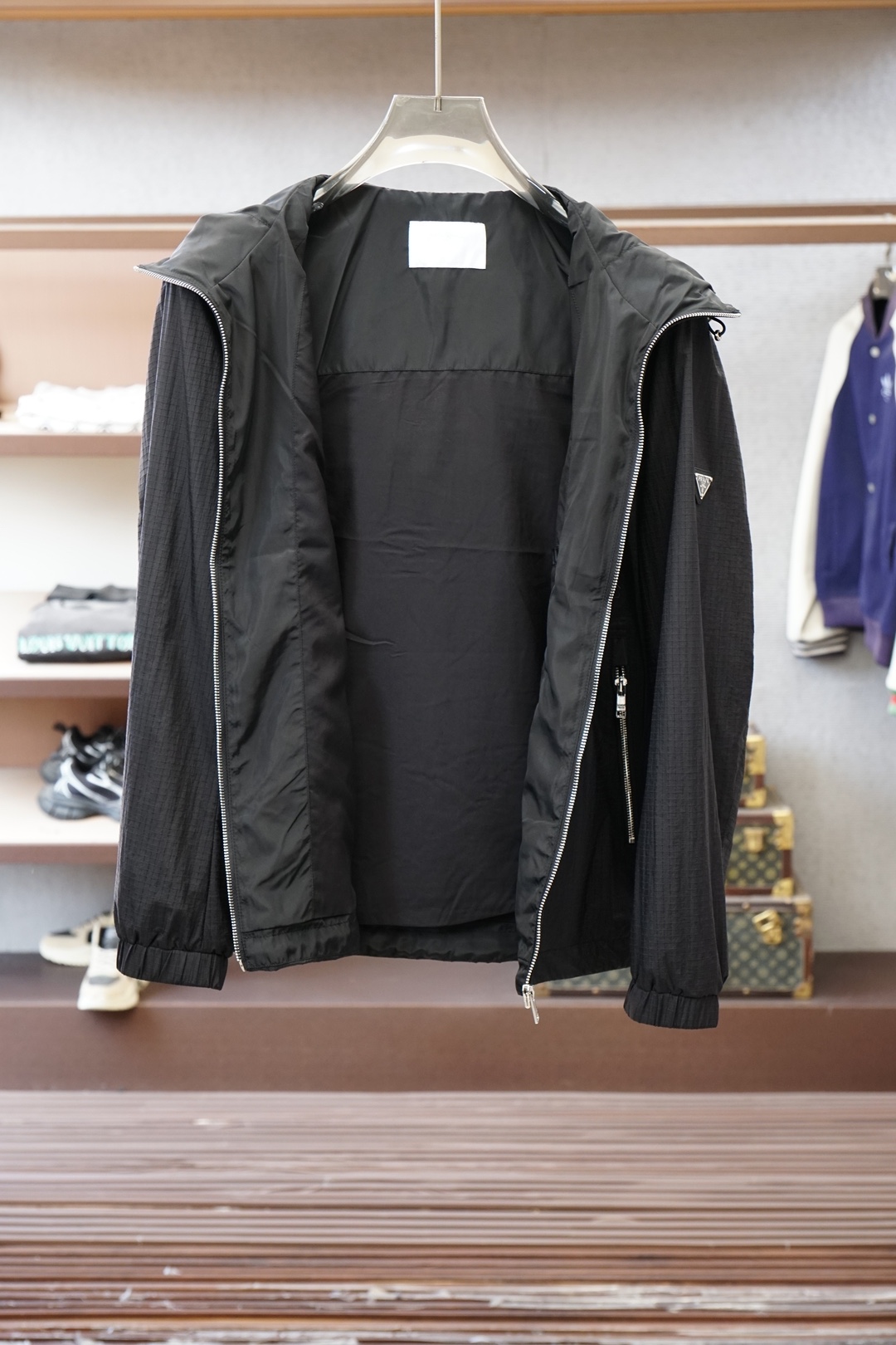 Prada普拉达/2026ss春季新款夹克外套全高端版本！高定专柜面料辅料，透气舒适度高，细节无可挑剔，
