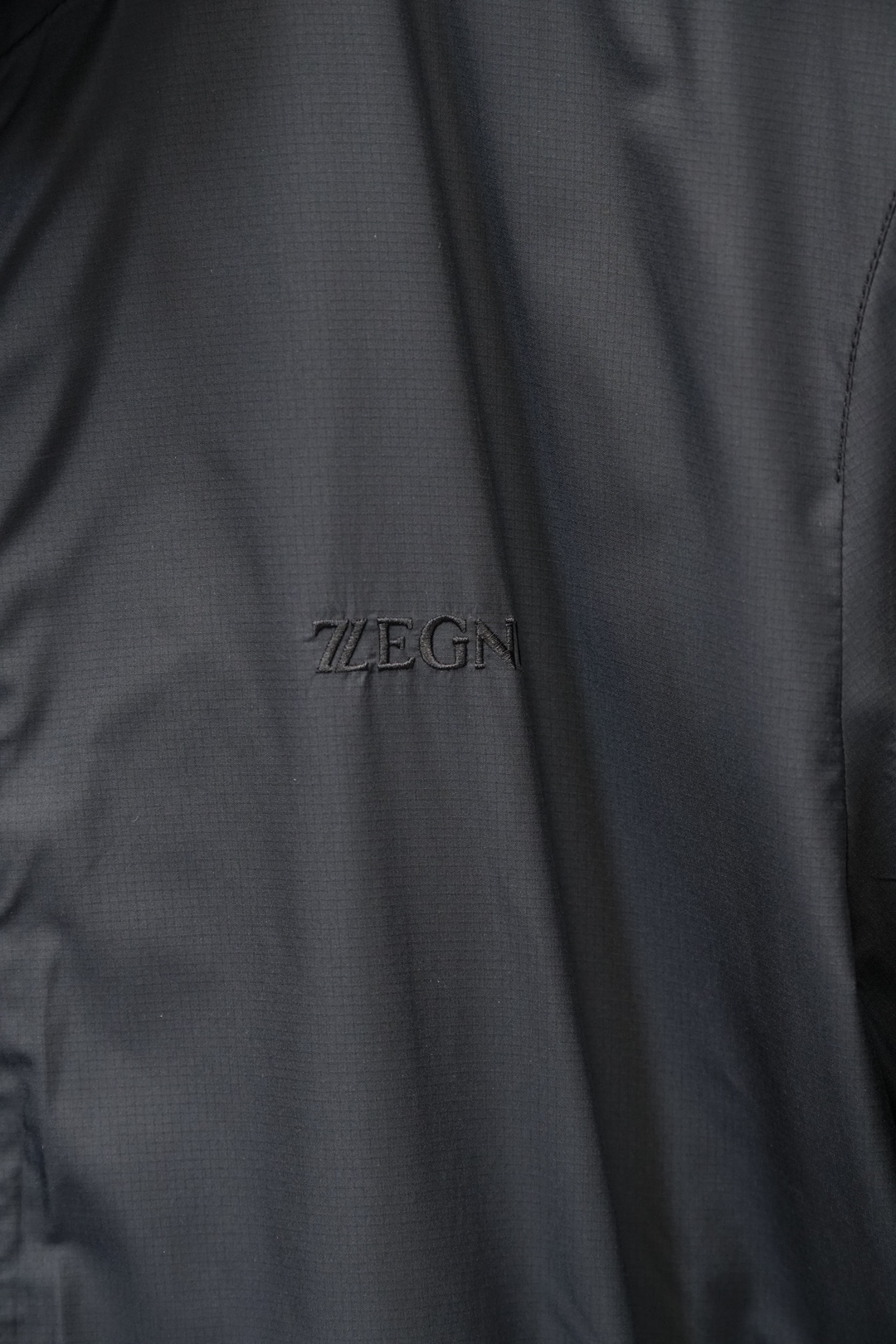 杰尼亚，2026ss春季新款夹克商务休闲立领外套全高端版本！高定专柜面料辅料，透气舒适度高，细节无可挑剔