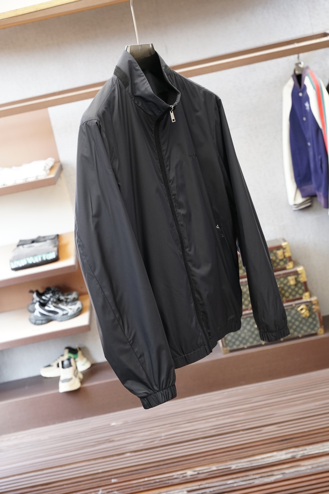 杰尼亚，2026ss春季新款夹克商务休闲立领外套全高端版本！高定专柜面料辅料，透气舒适度高，细节无可挑剔