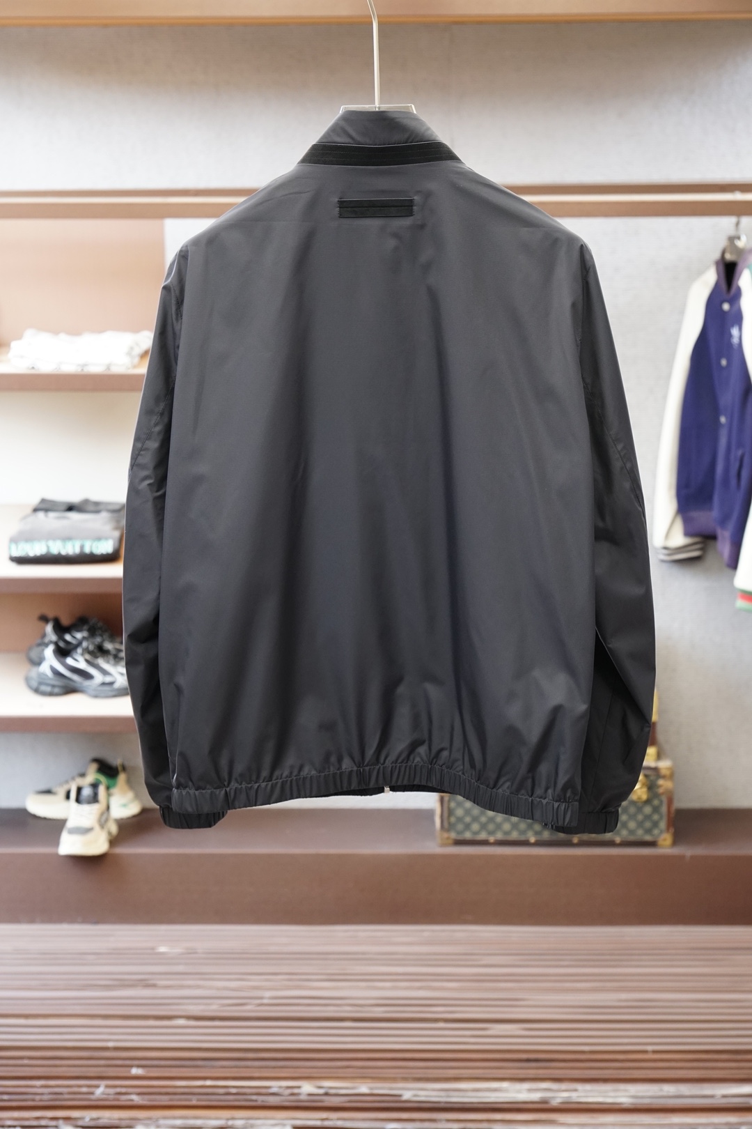 杰尼亚，2026ss春季新款夹克商务休闲立领外套全高端版本！高定专柜面料辅料，透气舒适度高，细节无可挑剔