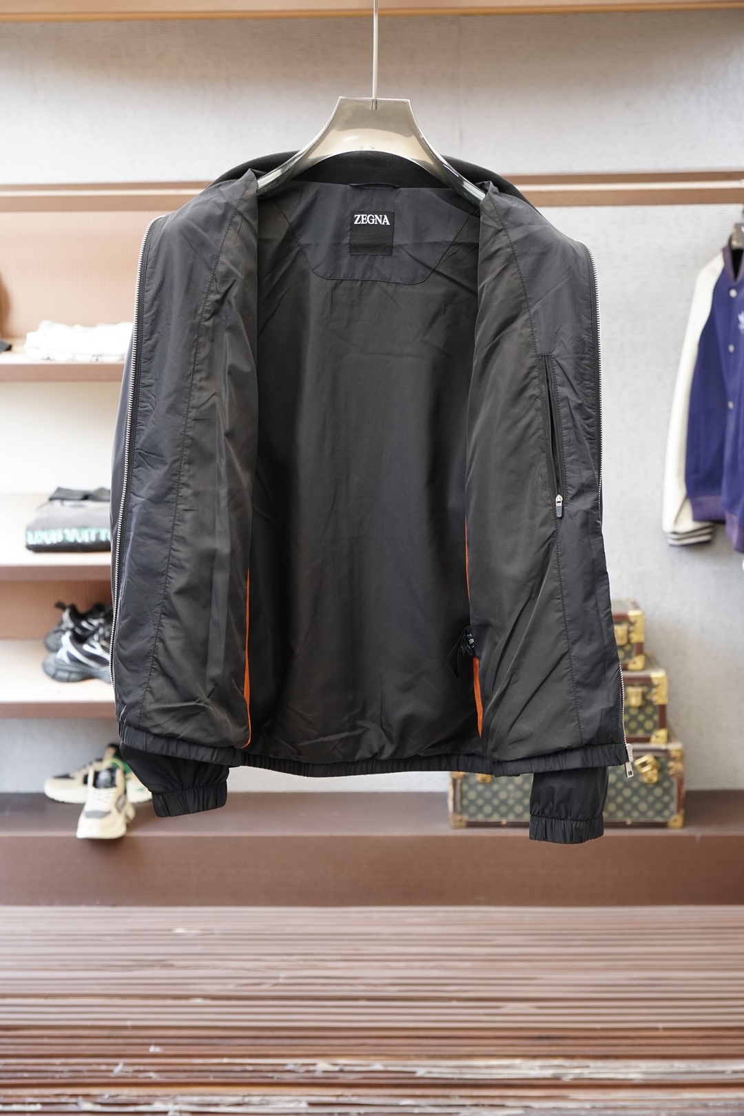 杰尼亚，2026ss春季新款夹克商务休闲立领外套全高端版本！高定专柜面料辅料，透气舒适度高，细节无可挑剔