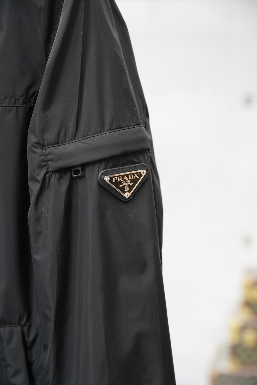 Prada普拉达/2026ss春季新款立领夹克外套全高端版本！袖子经典三角标高定专柜面料辅料，透气舒适度