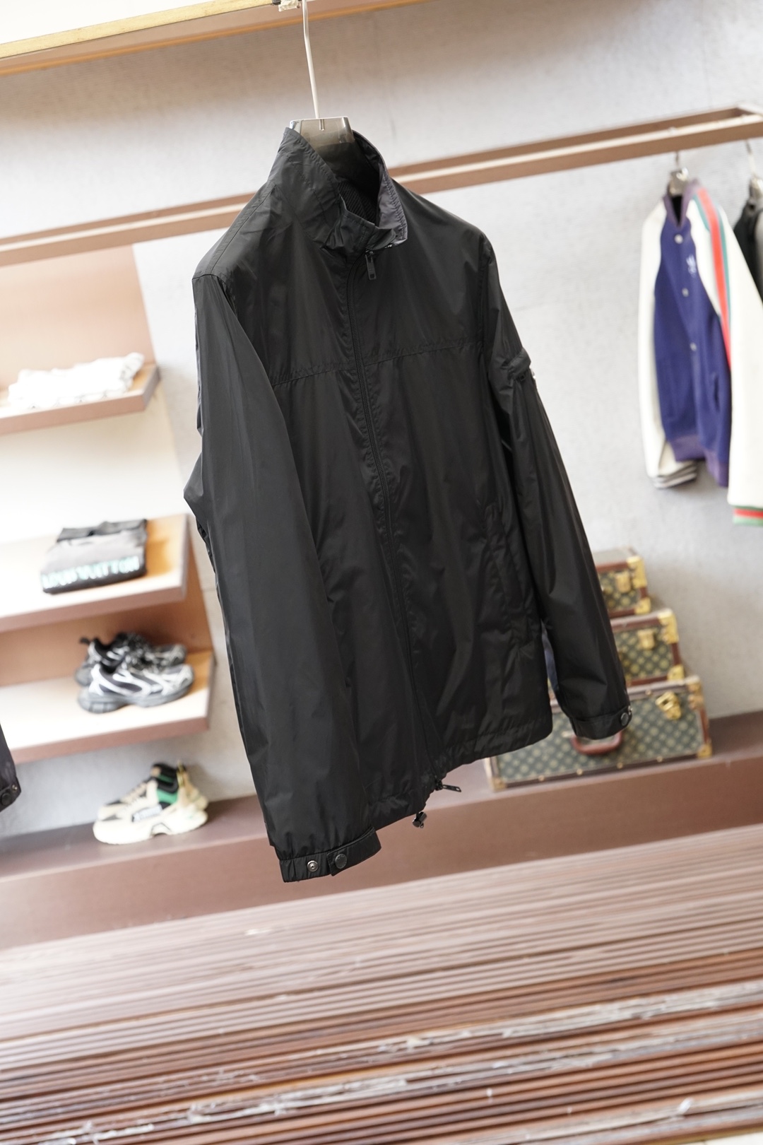 Prada普拉达/2026ss春季新款立领夹克外套全高端版本！袖子经典三角标高定专柜面料辅料，透气舒适度