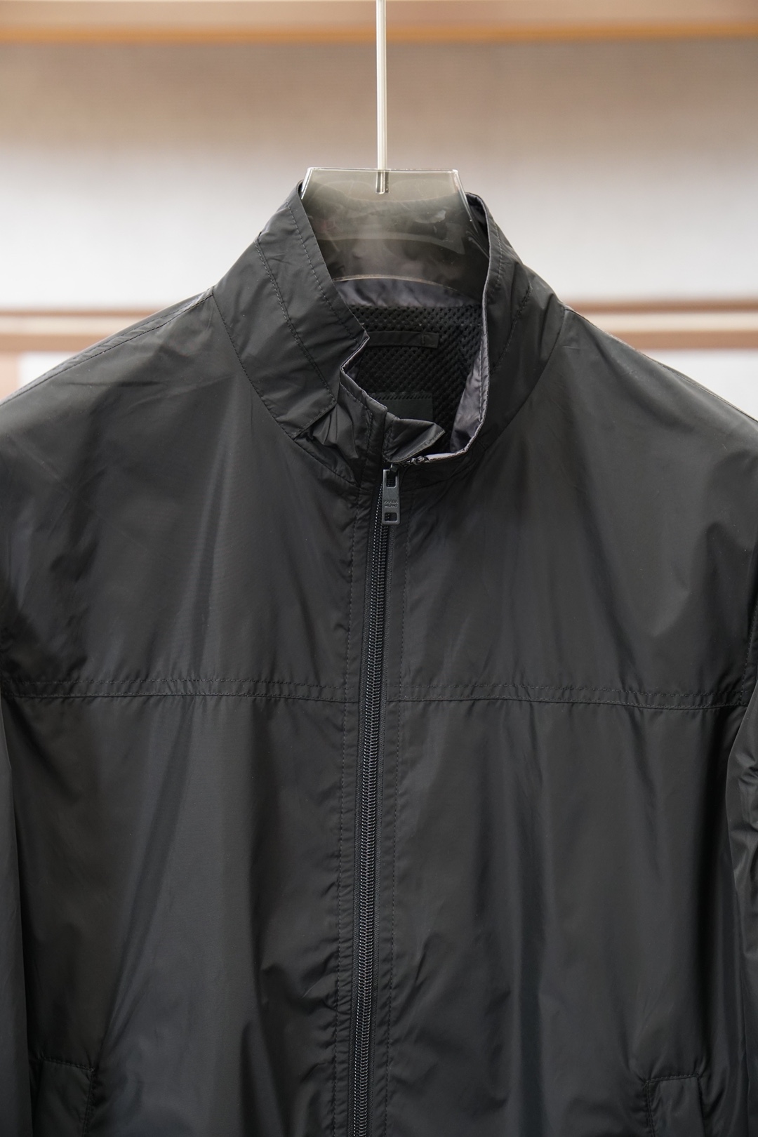 Prada普拉达/2026ss春季新款立领夹克外套全高端版本！袖子经典三角标高定专柜面料辅料，透气舒适度