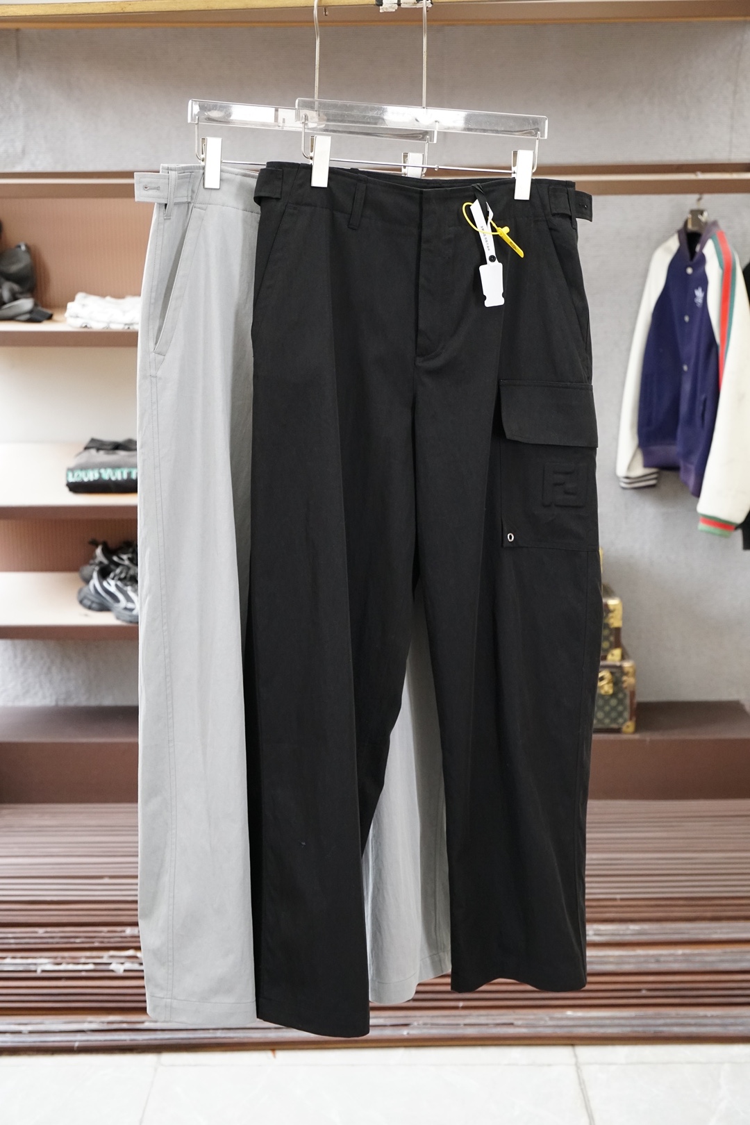 FENDI 芬迪/26SS华达呢腰带环拉链双FF贴袋工装长裤正品9500购入开发，60支锦绵混纺斜纹面料