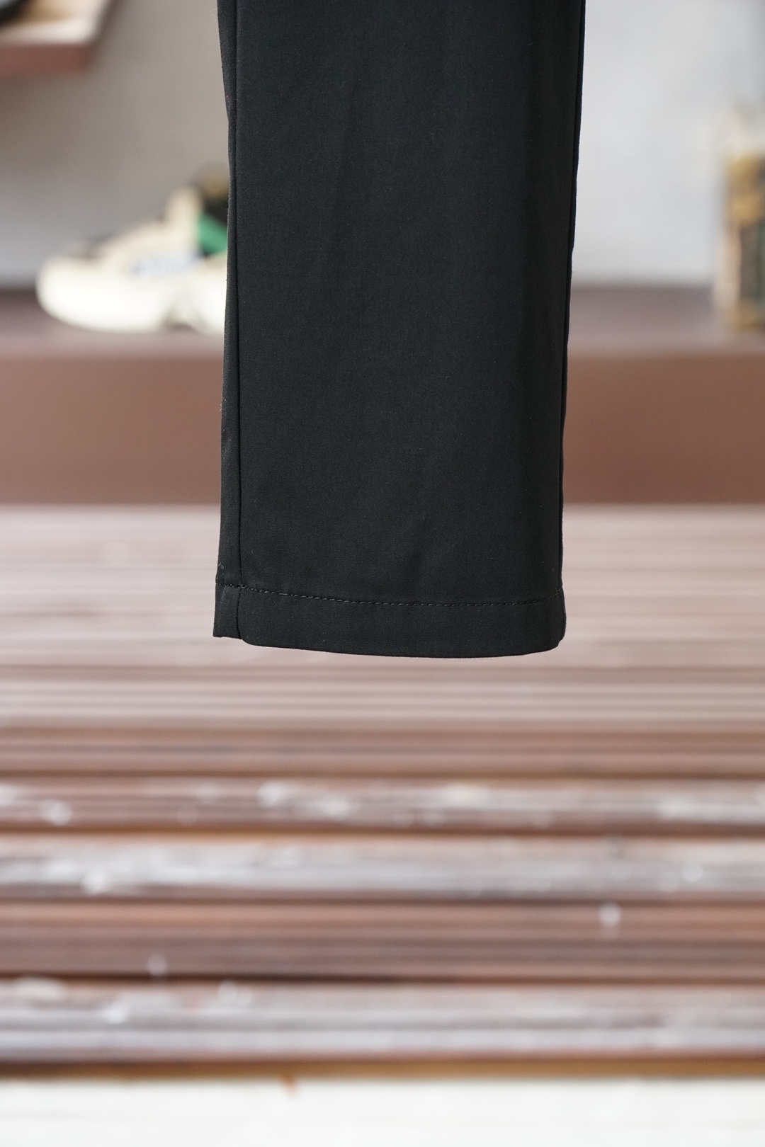 普拉达2026ss 早春新品 Prada/普拉达、男士棉质、羊毛混纺长裤颜色: 灰色、黑色码数:30 3