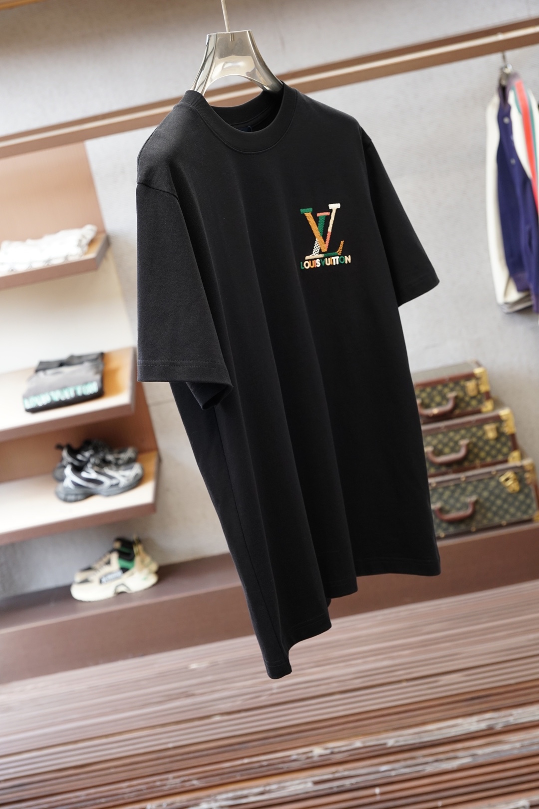 、LV 路易威登/2026春夏新款短袖，最经典净色通勤百搭帅气的圆领短袖打底衫 🦋📟🪆🌹🖖一贯的好版型 
