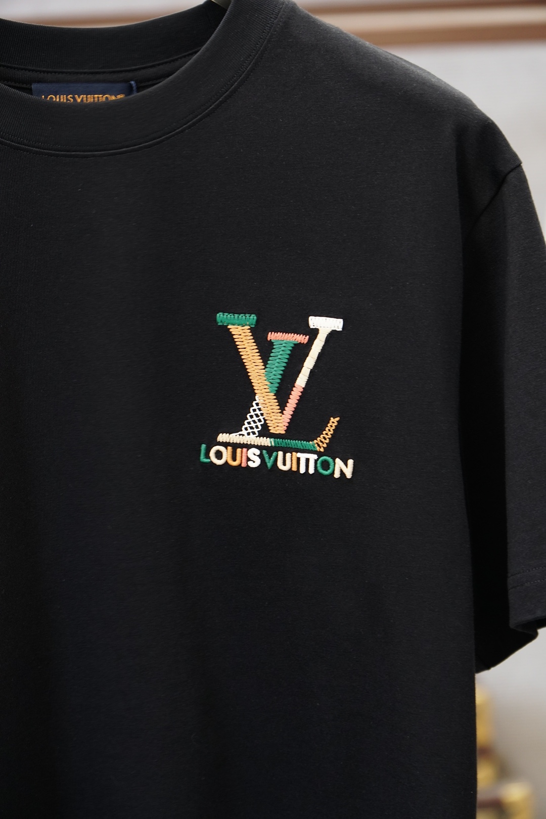 、LV 路易威登/2026春夏新款短袖，最经典净色通勤百搭帅气的圆领短袖打底衫 🦋📟🪆🌹🖖一贯的好版型 
