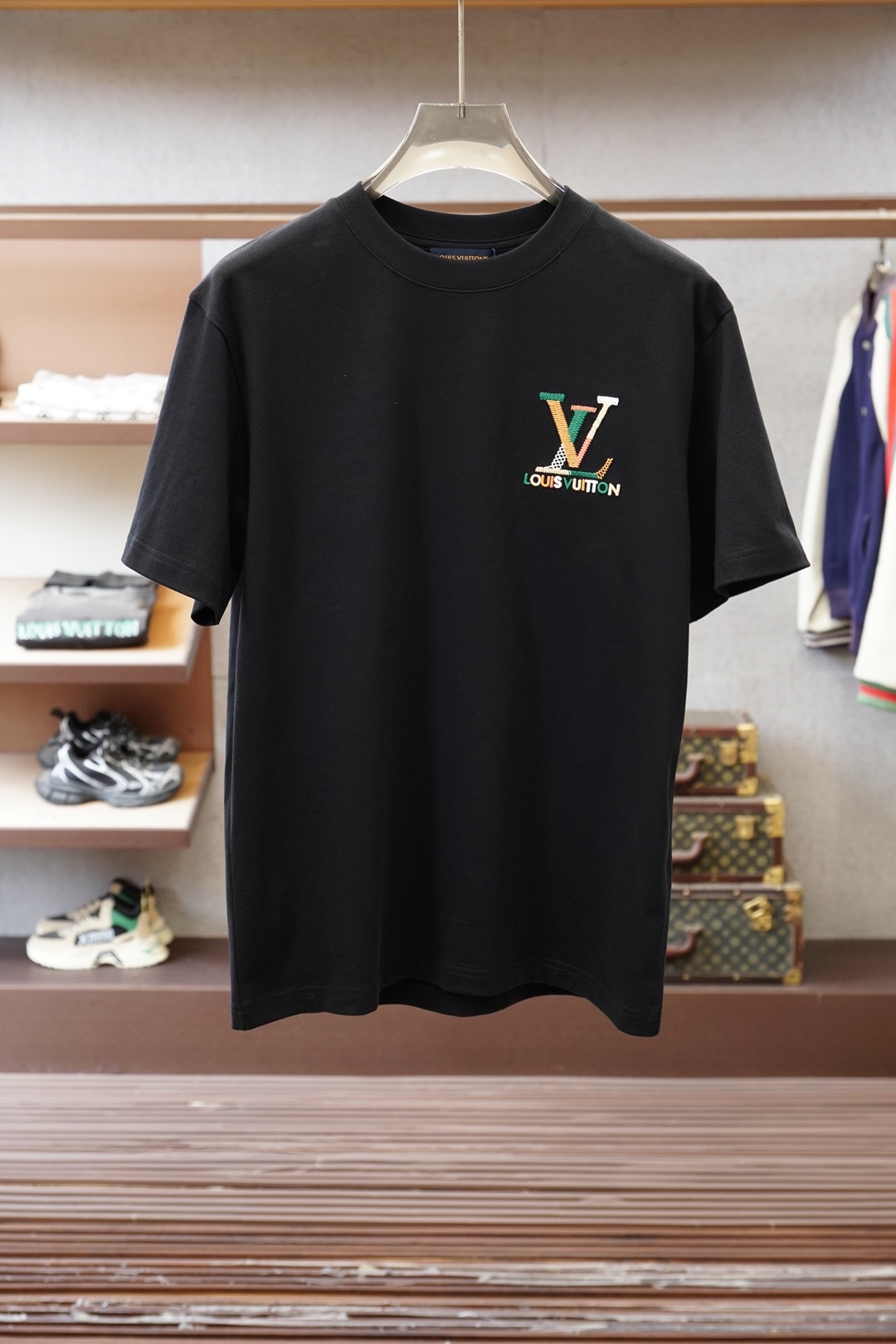 、LV 路易威登/2026春夏新款短袖，最经典净色通勤百搭帅气的圆领短袖打底衫 🦋📟🪆🌹🖖一贯的好版型 