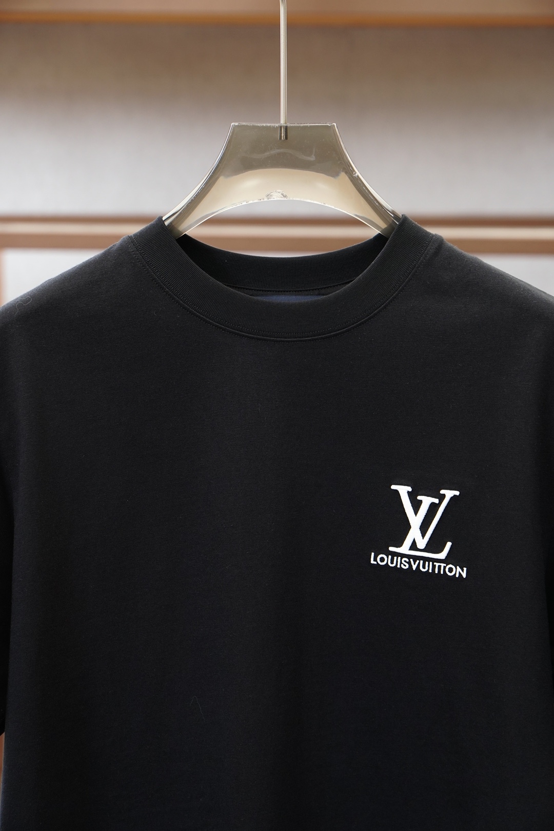 、Lv 路易威登/2026春夏新款短袖，最经典净色通勤百搭帅气的圆领短袖打底衫 🦋📟🪆🌹🖖一贯的好版型 