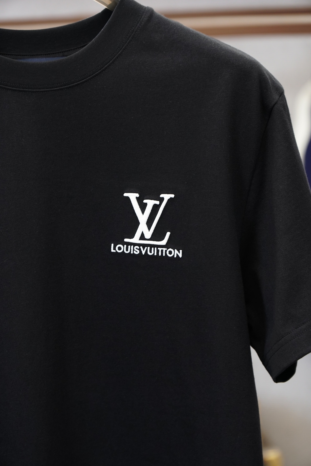 、Lv 路易威登/2026春夏新款短袖，最经典净色通勤百搭帅气的圆领短袖打底衫 🦋📟🪆🌹🖖一贯的好版型 