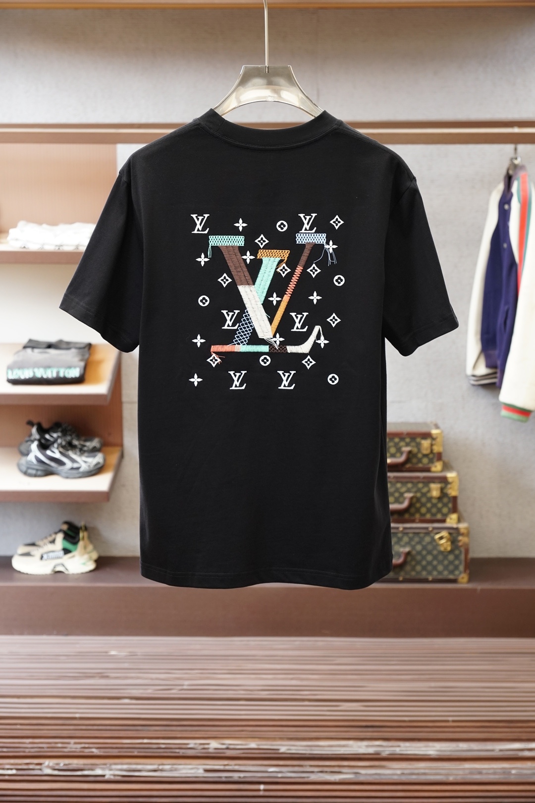 、Lv 路易威登/2026春夏新款短袖，最经典净色通勤百搭帅气的圆领短袖打底衫 🦋📟🪆🌹🖖一贯的好版型 